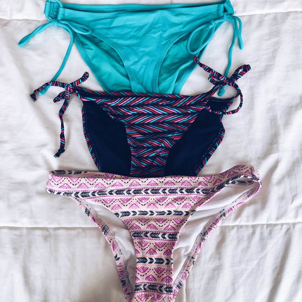 SET OF CHEEKY BIKINI BOTTOMS
